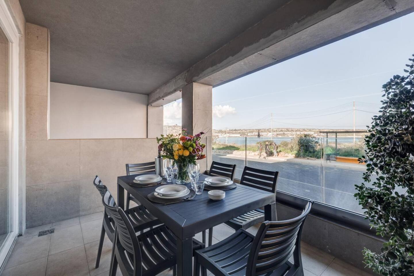 9Ten11 Seafront By Homely Mellieħa Exteriör bild