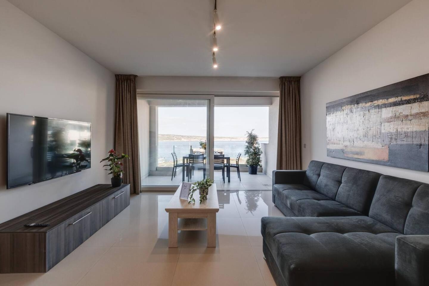 9Ten11 Seafront By Homely Mellieħa Exteriör bild