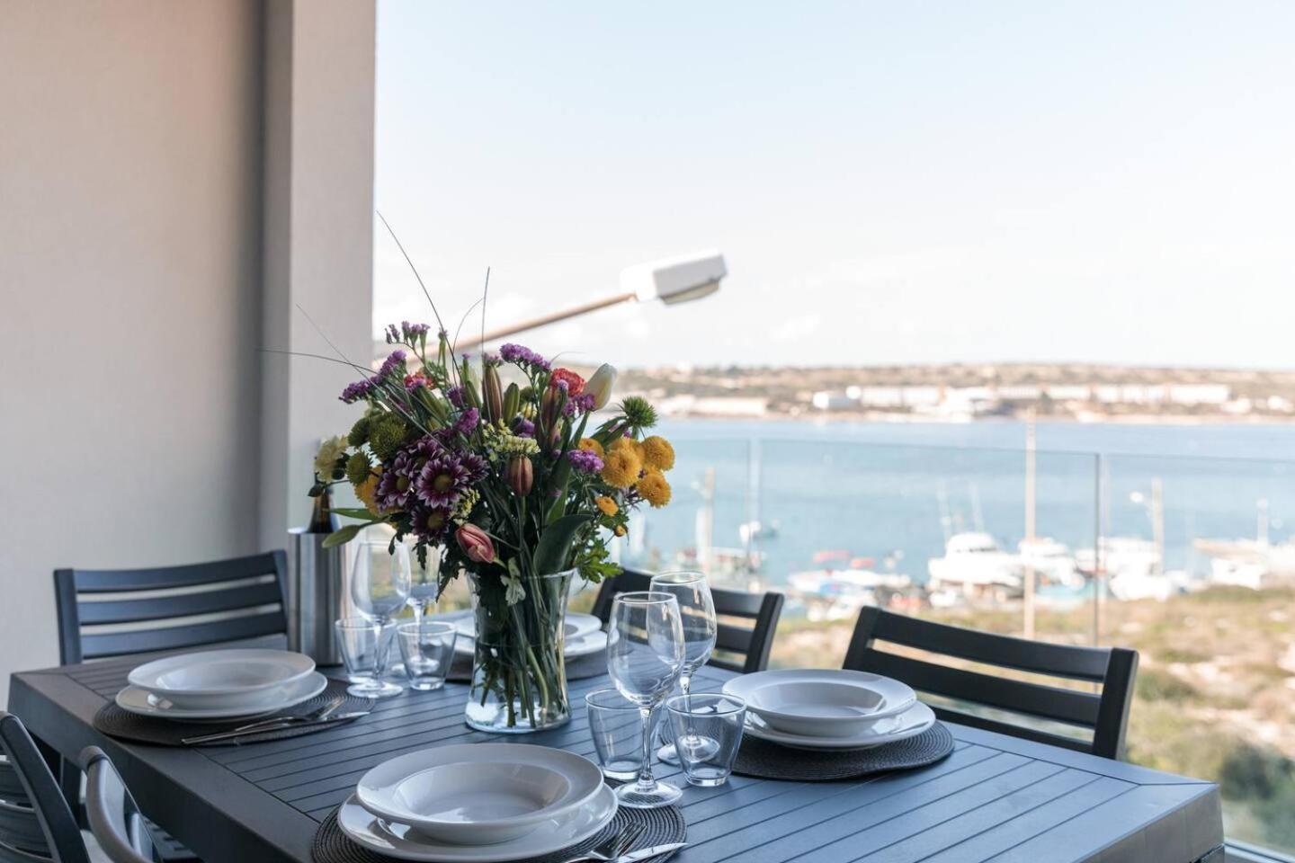 9Ten11 Seafront By Homely Mellieħa Exteriör bild