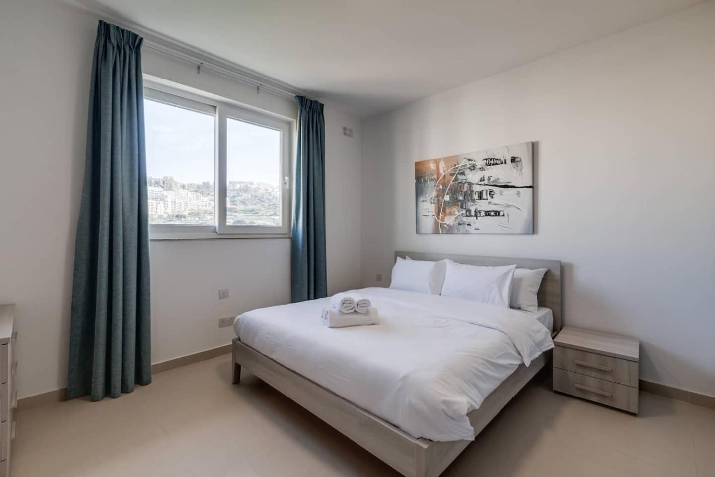 9Ten11 Seafront By Homely Mellieħa Exteriör bild