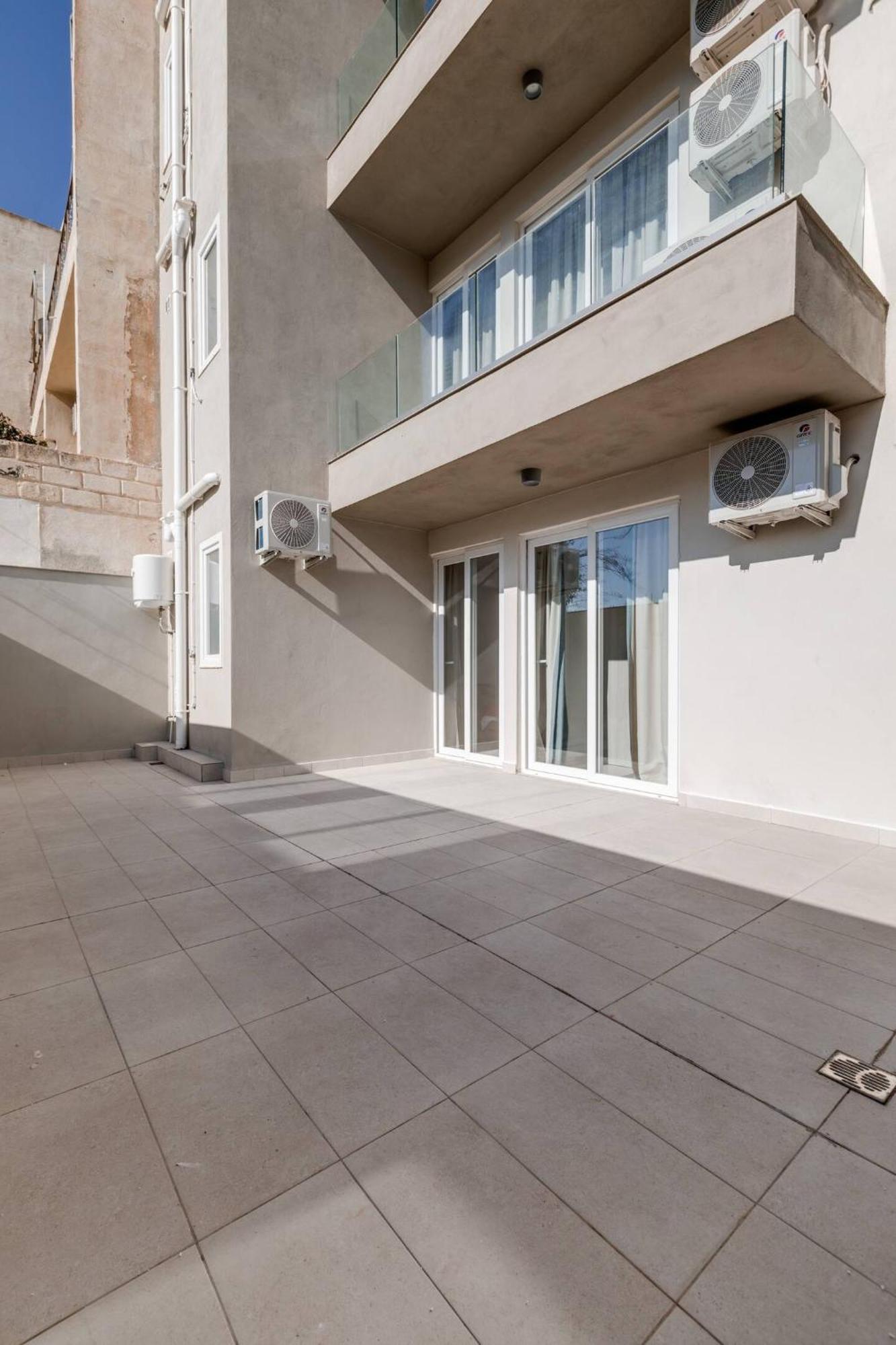 9Ten11 Seafront By Homely Mellieħa Exteriör bild