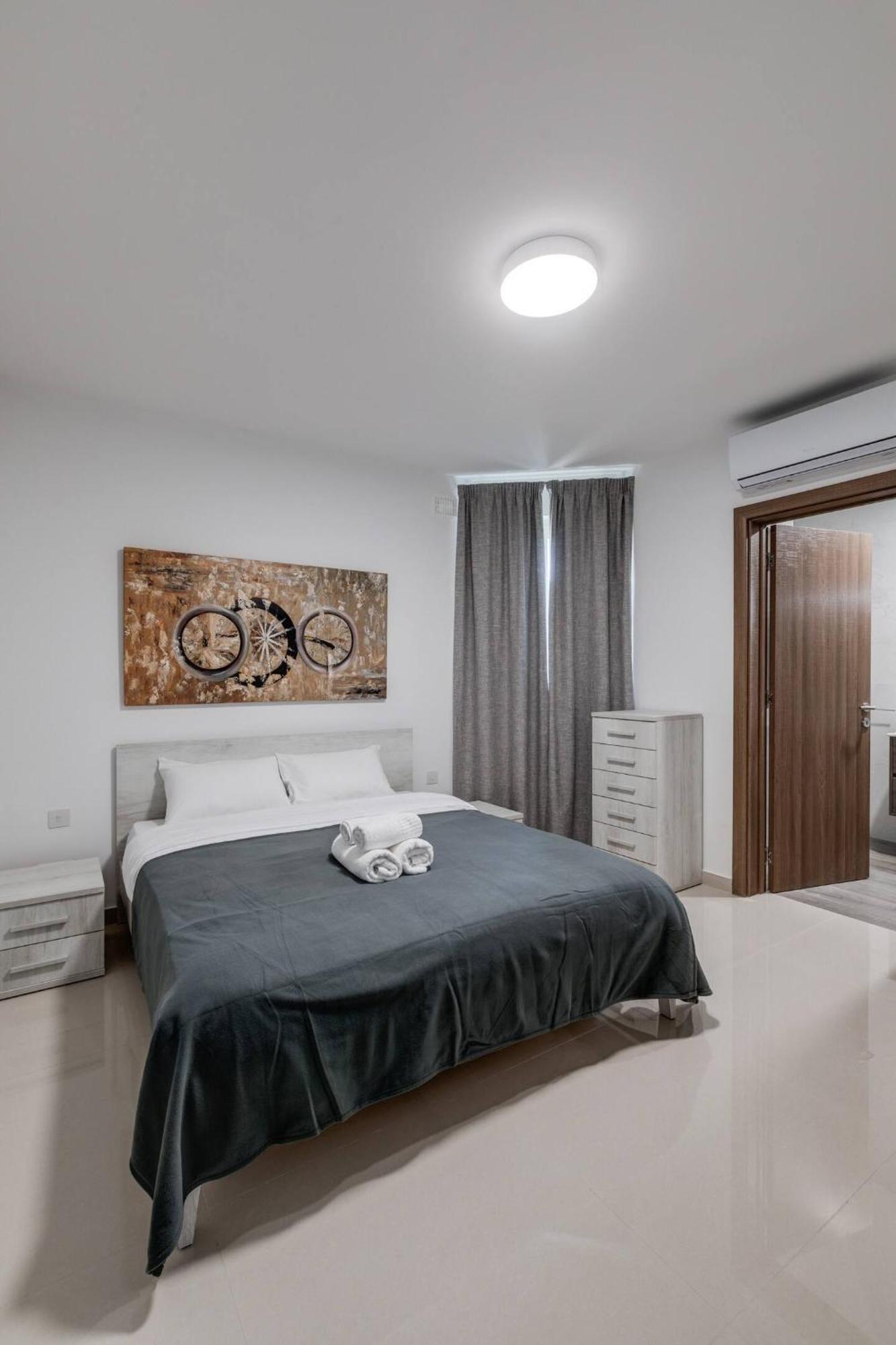 9Ten11 Seafront By Homely Mellieħa Exteriör bild