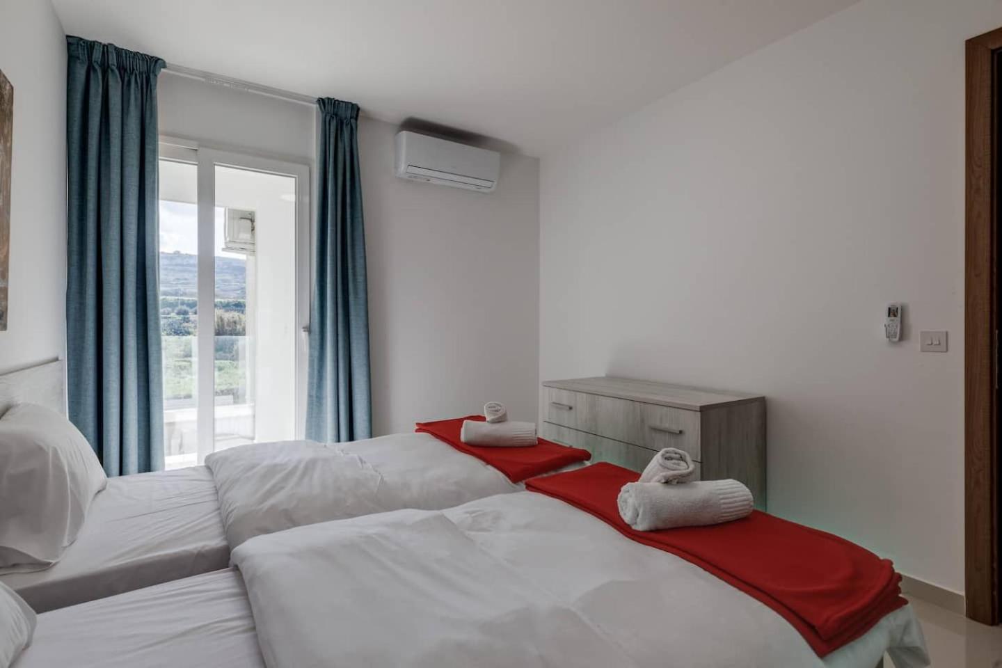 9Ten11 Seafront By Homely Mellieħa Exteriör bild