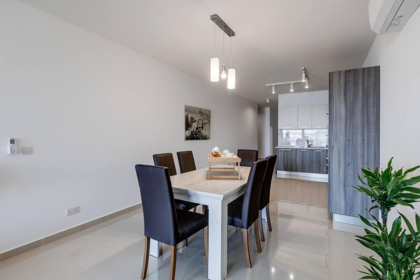 9Ten11 Seafront By Homely Mellieħa Exteriör bild