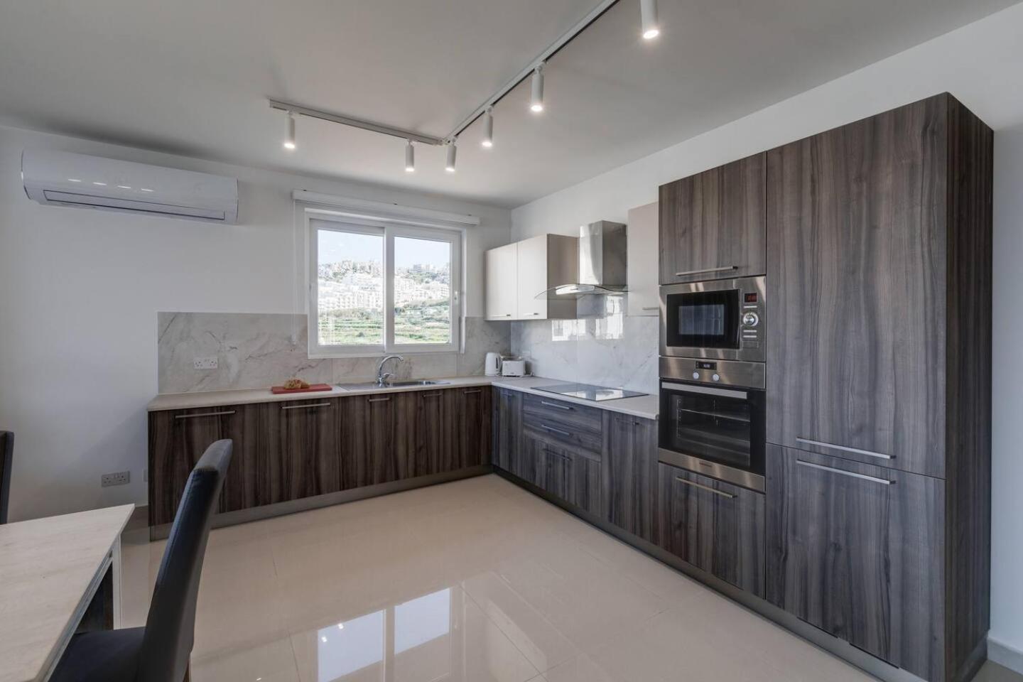 9Ten11 Seafront By Homely Mellieħa Exteriör bild
