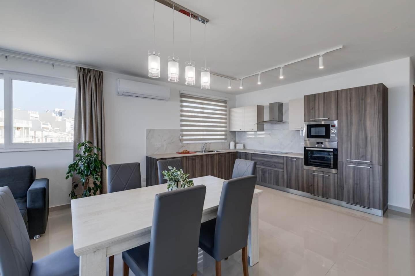 9Ten11 Seafront By Homely Mellieħa Exteriör bild