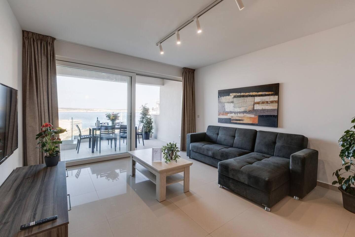 9Ten11 Seafront By Homely Mellieħa Exteriör bild
