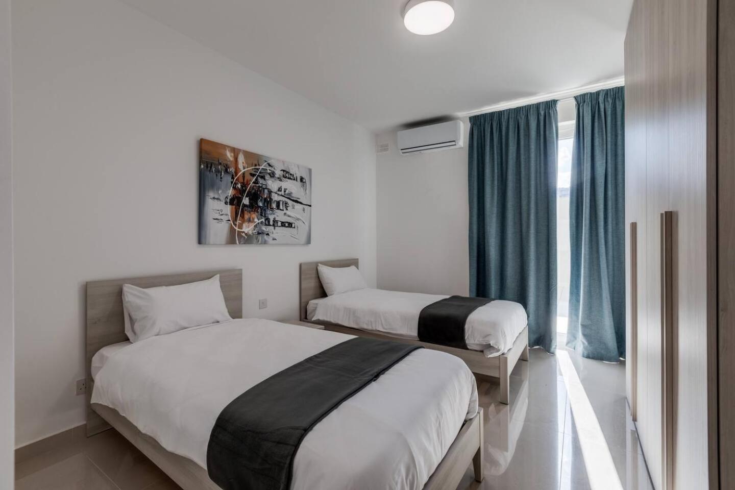 9Ten11 Seafront By Homely Mellieħa Exteriör bild