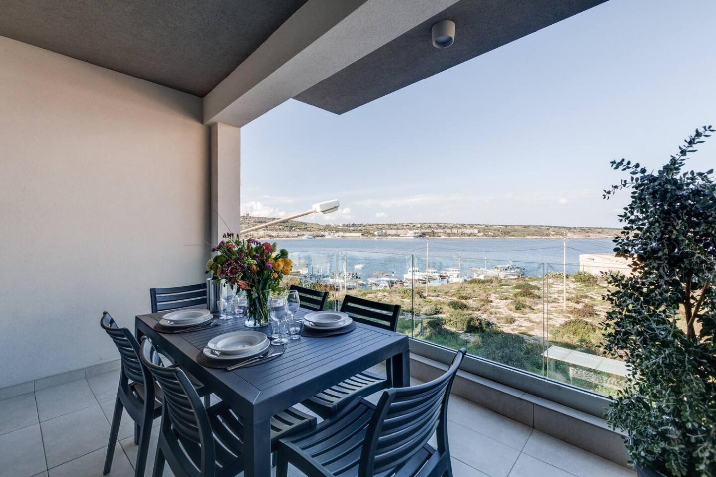 9Ten11 Seafront By Homely Mellieħa Exteriör bild